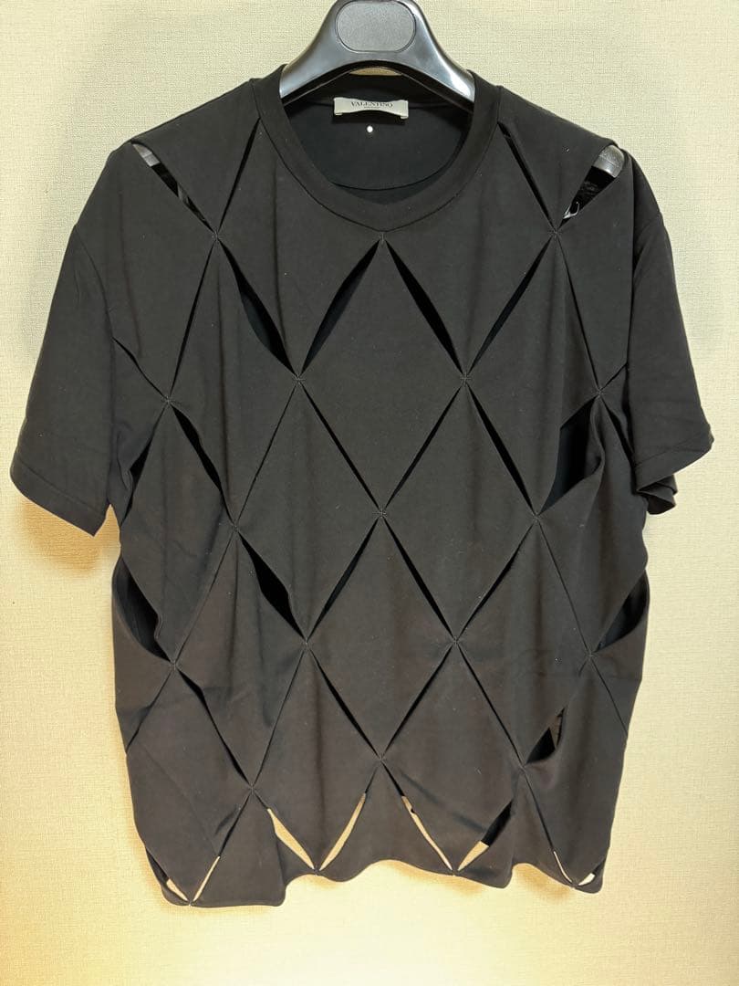 VALENTINO ブラック カットアウトTシャツ 半袖