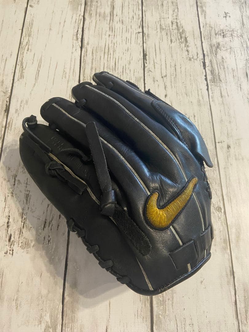 野球グローブ　ジュニア　右利き　ピッチャー用　Nike 軟式　ダルビッシュモデル