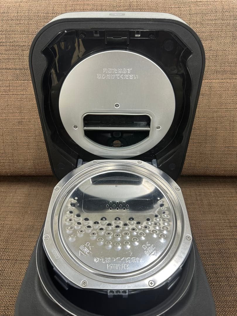 ⑧ 象印　炊飯器　STAN. NW-SA10 2023年製