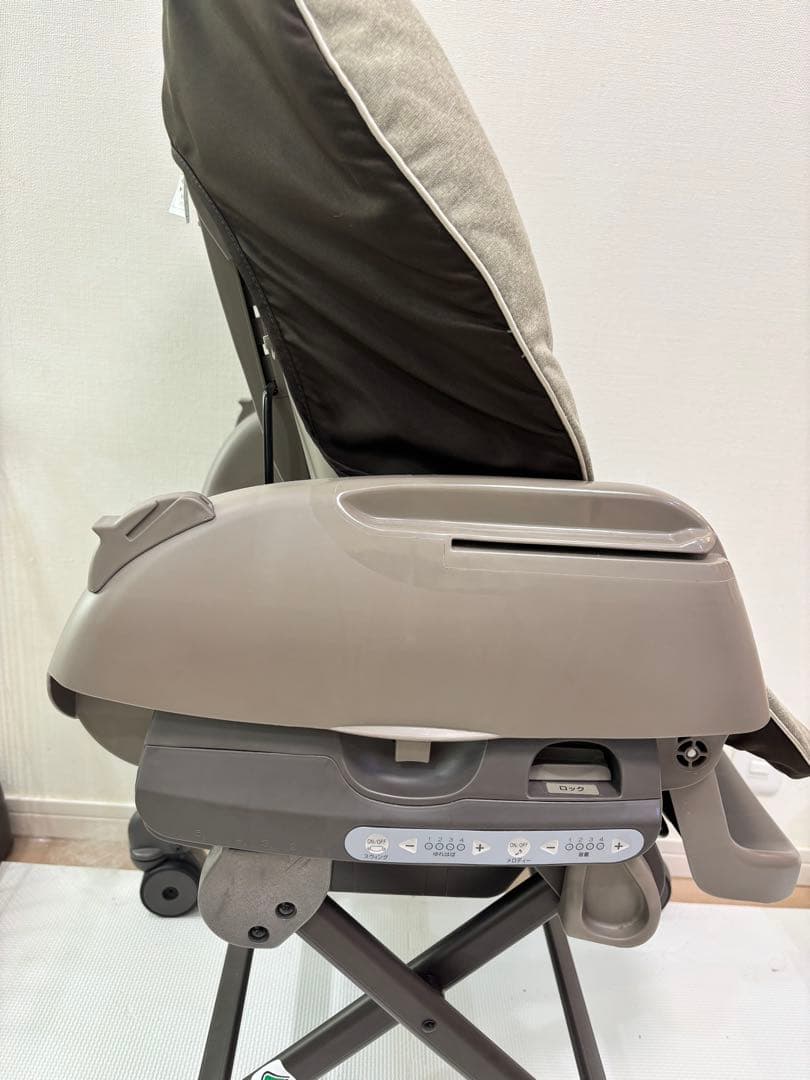 電動調整機能付きベビーチェア グレー