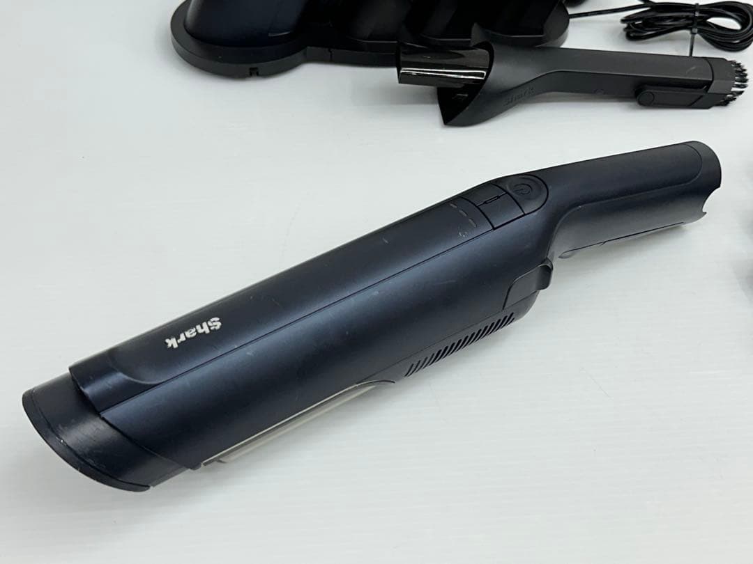 WV516JBK 中古　格安　シャーク　掃除機　純正バッテリー4個付き　付属品有