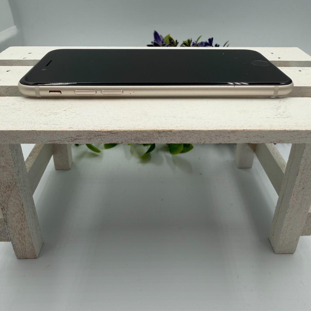 【美品】iPhone SE第3世代 64GB スターライト 358