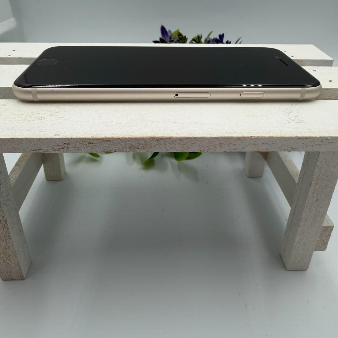【美品】iPhone SE第3世代 64GB スターライト 358