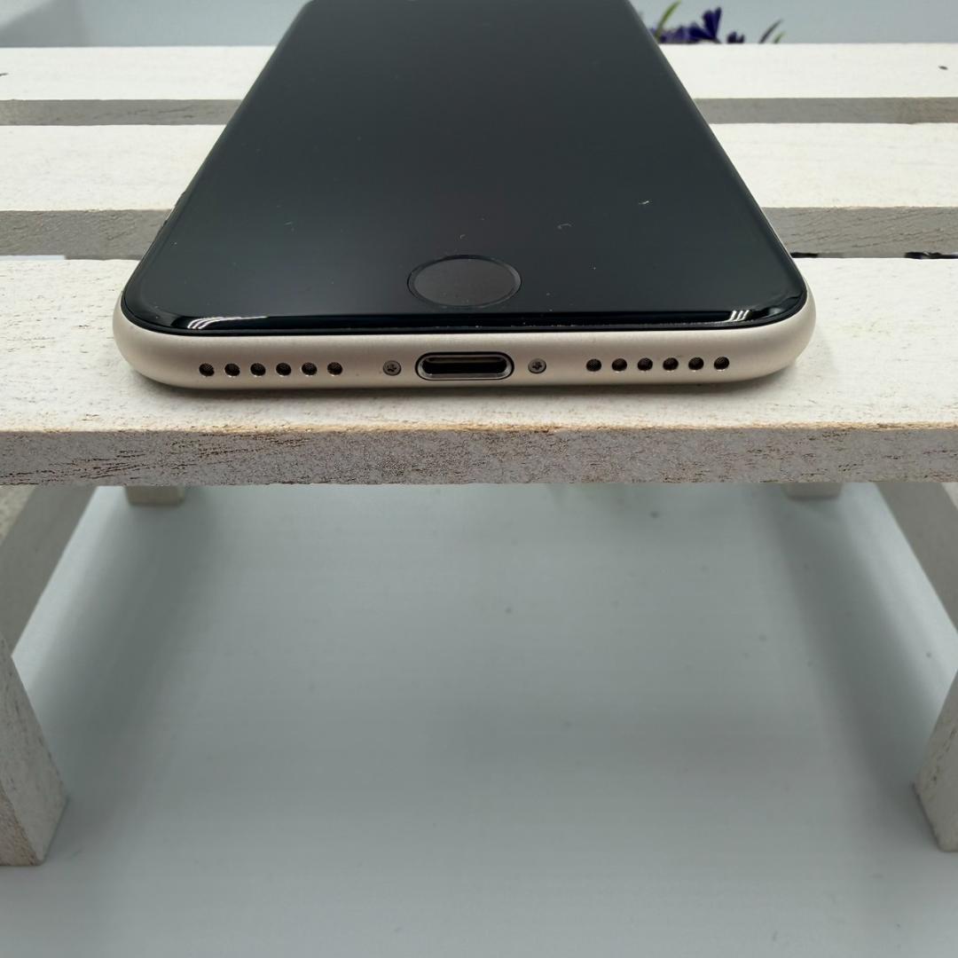 【美品】iPhone SE第3世代 64GB スターライト 358