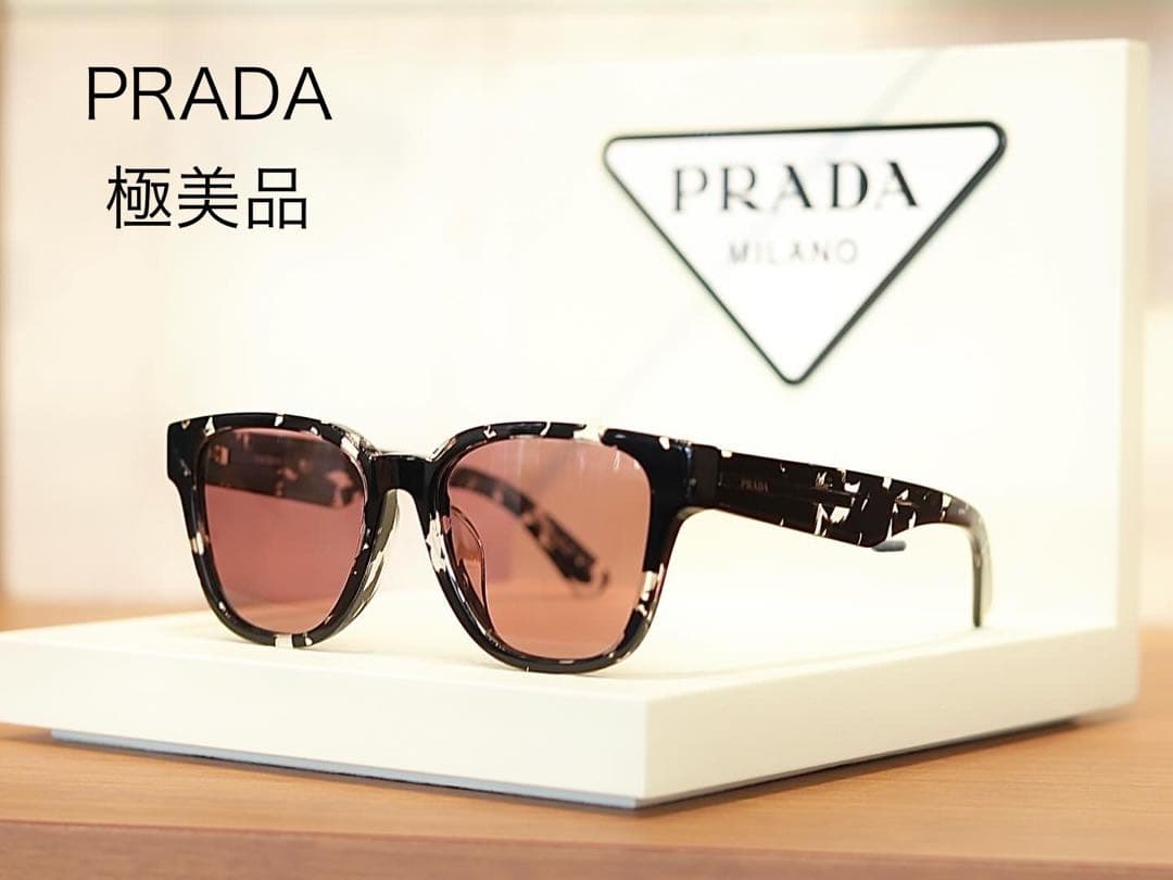 PRADA サングラス　PR A04S 15O70C