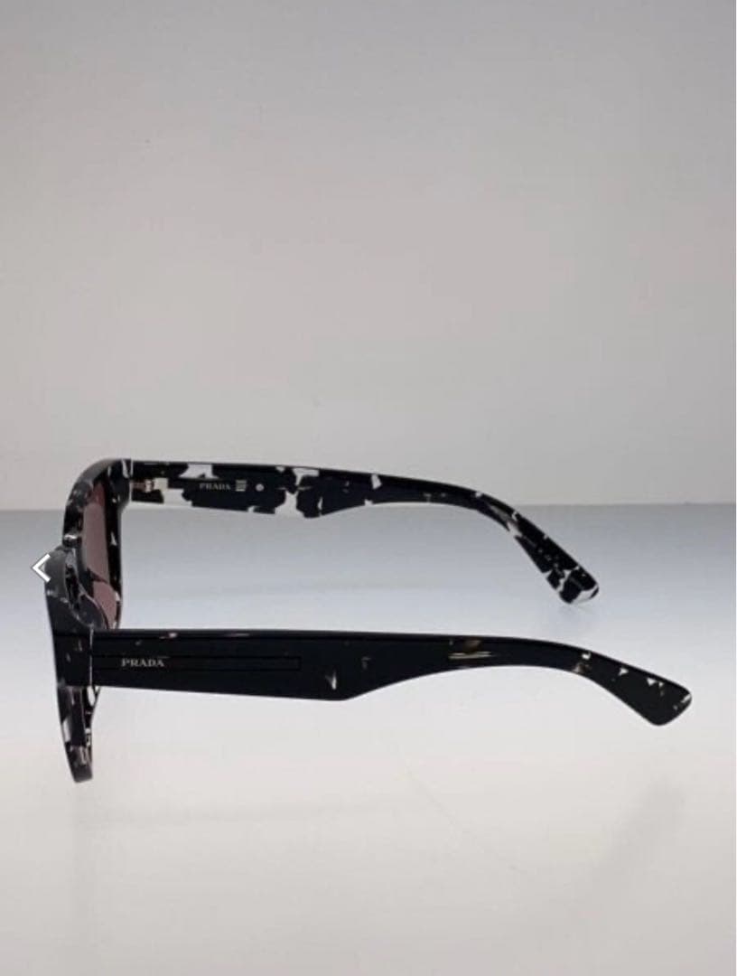 PRADA サングラス　PR A04S 15O70C