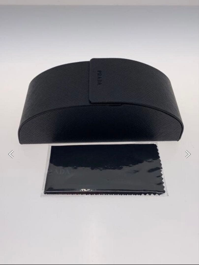 PRADA サングラス　PR A04S 15O70C