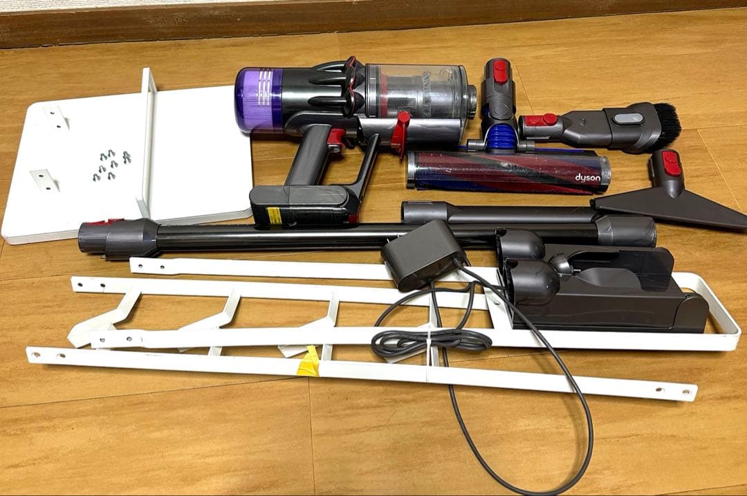 Dyson 掃除機　スティッククリーナー 本体 各種アタッチメント付き
