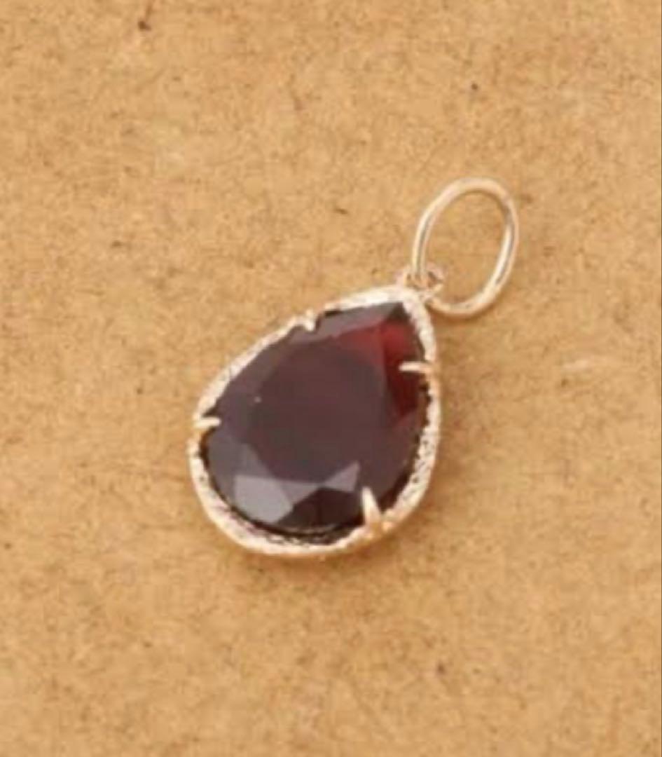 agete アガット 10K ガーネット&ラブラドライドのタブレットチャーム