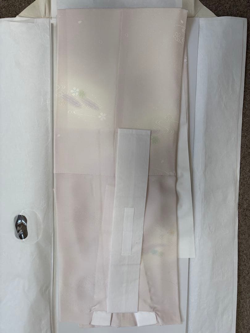 淡いピンクの長襦袢 花柄刺繍 新品未使用　エクセルヒューマン社購入　正絹