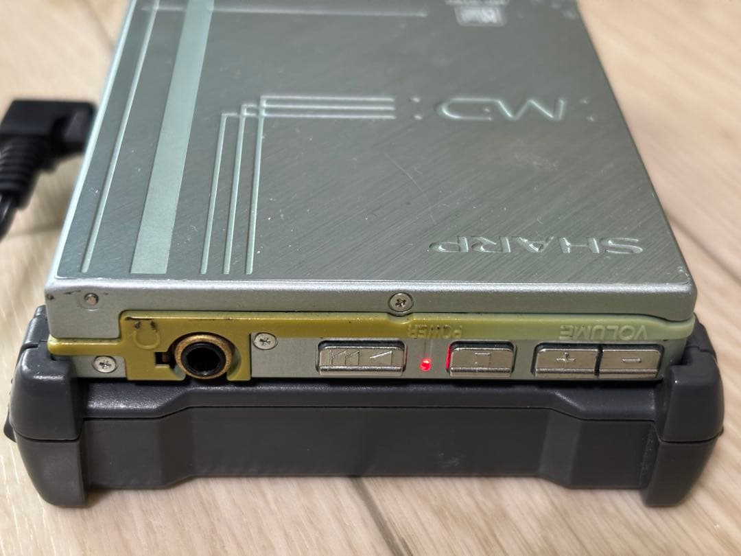 取引の少ない希少な商品❗️ シャープ　MDヘッドホンプレーヤー MD-ST60-G