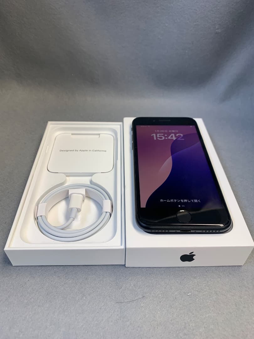 美品　国内版　SIMフリー　iPhoneSE 第3世代　 64GB