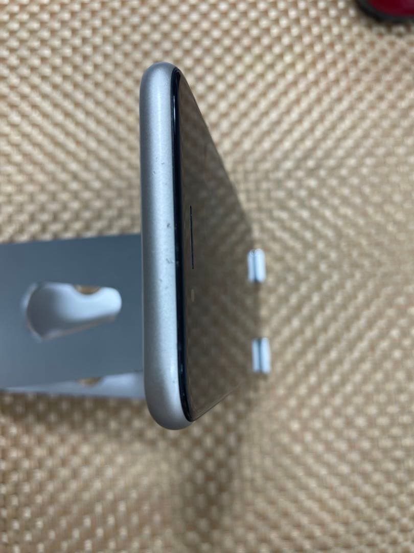 iPhone SE 第3世代 64 GBスターライトSIMフリー【5073】