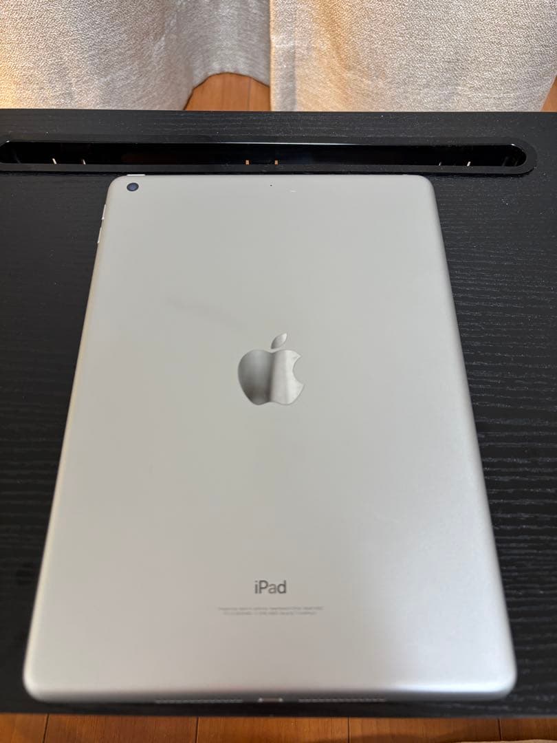iPadシルバー 第5世代 （Apple）