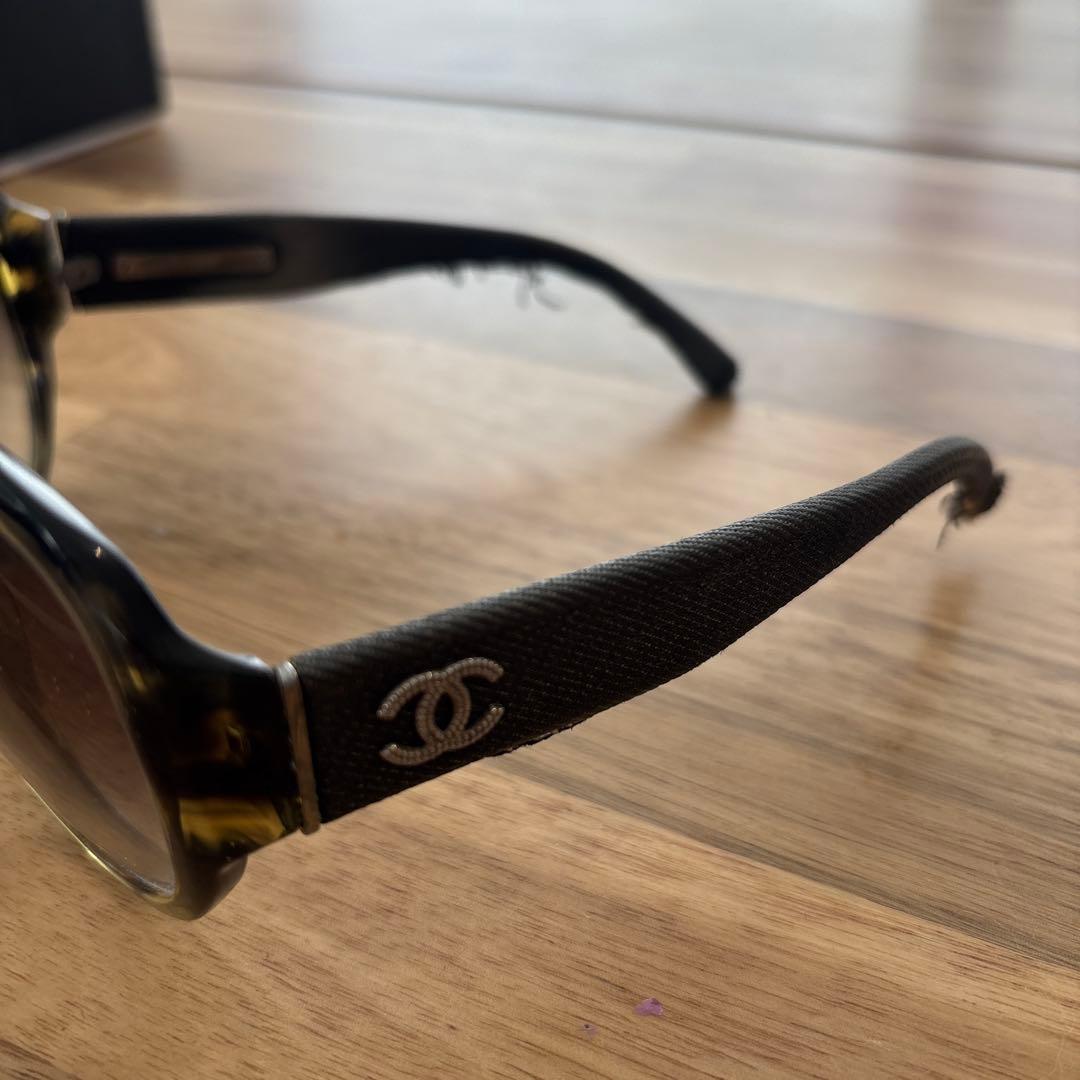 CHANEL キャットアイサングラス