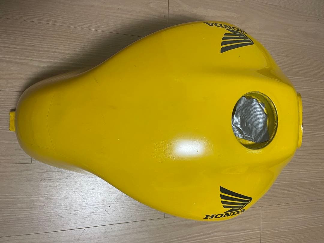 ホーネット250 イエロー タンク 凹み傷あり