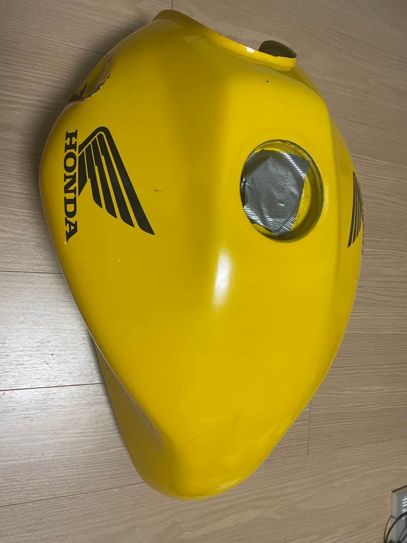 ホーネット250 イエロー タンク 凹み傷あり