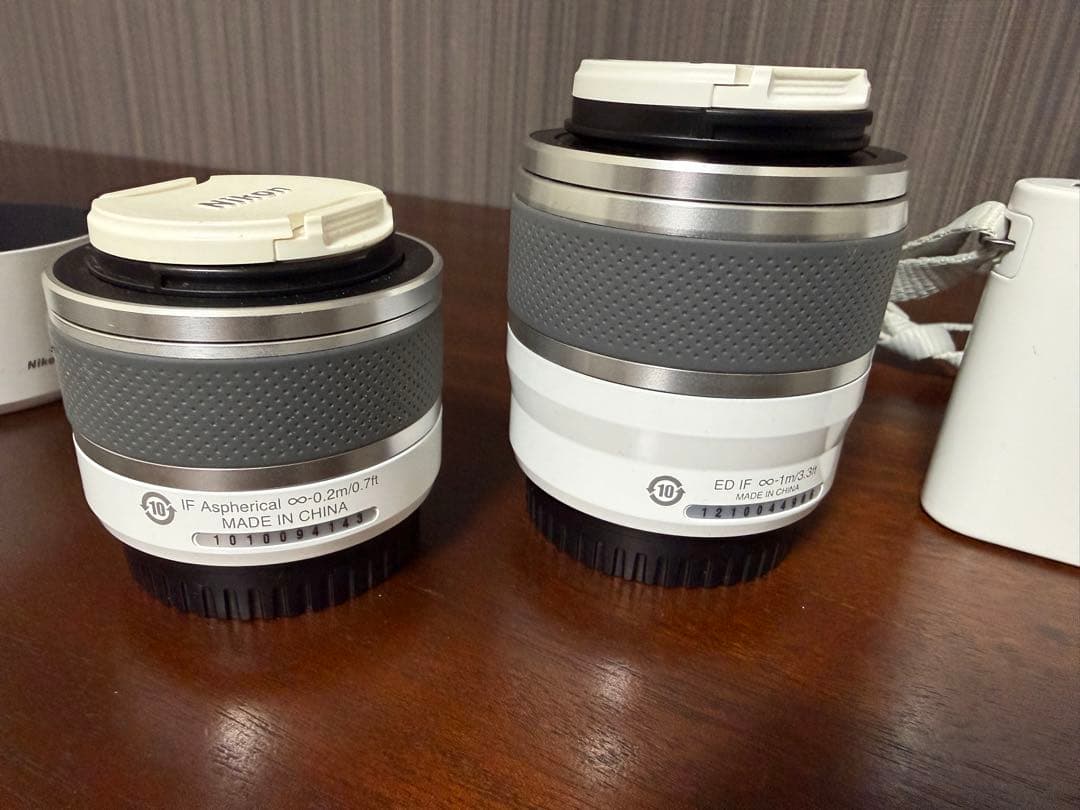 Nikon 1 J1 ホワイトレンズ付　バッテリー、充電器なし動作未確認