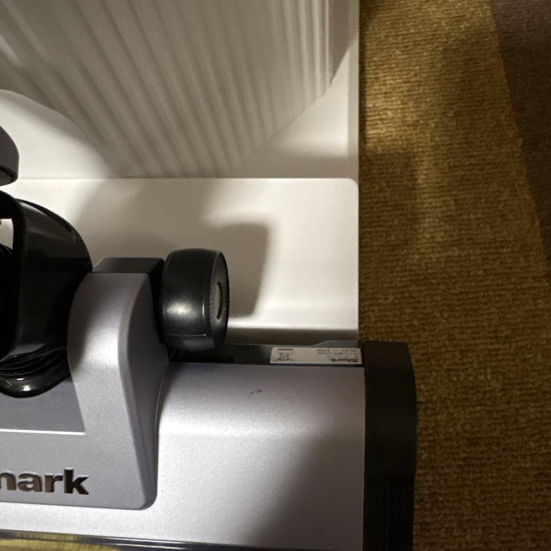 Shark シャーク　掃除機 LC751 本体 新品に近い