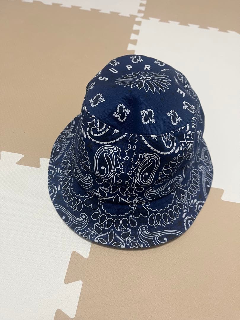 シュプリーム　バンダナ柄バケハ