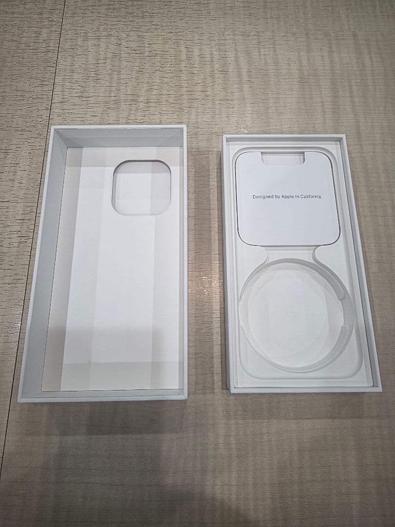 【極美品】iPhone 15 Pro 256GB ナチュラルチタニウム