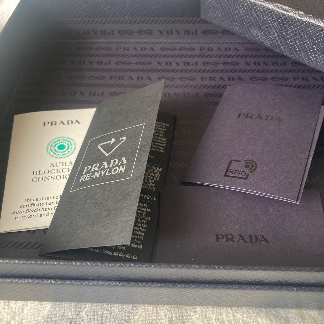 PRADAカチューシャ