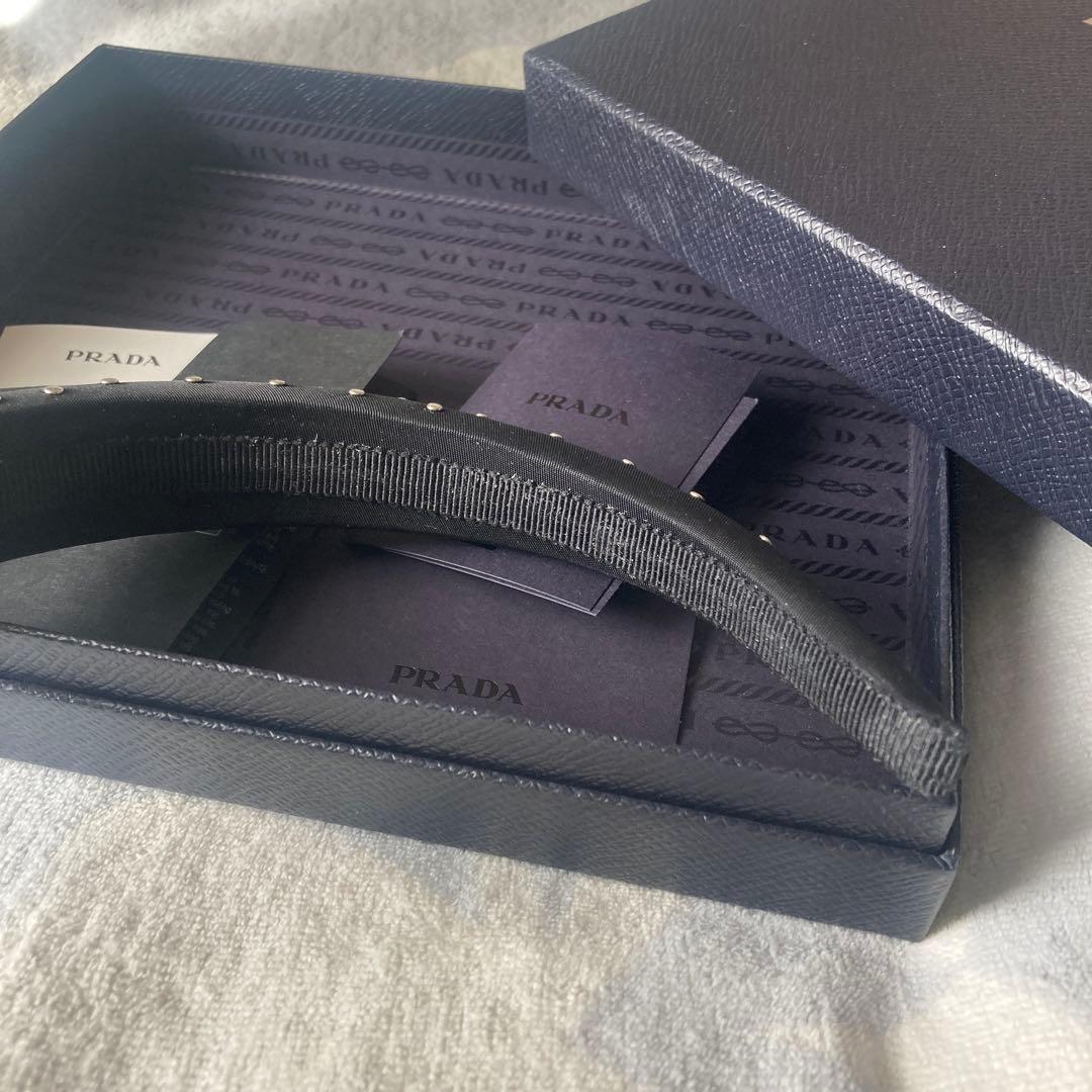 PRADAカチューシャ