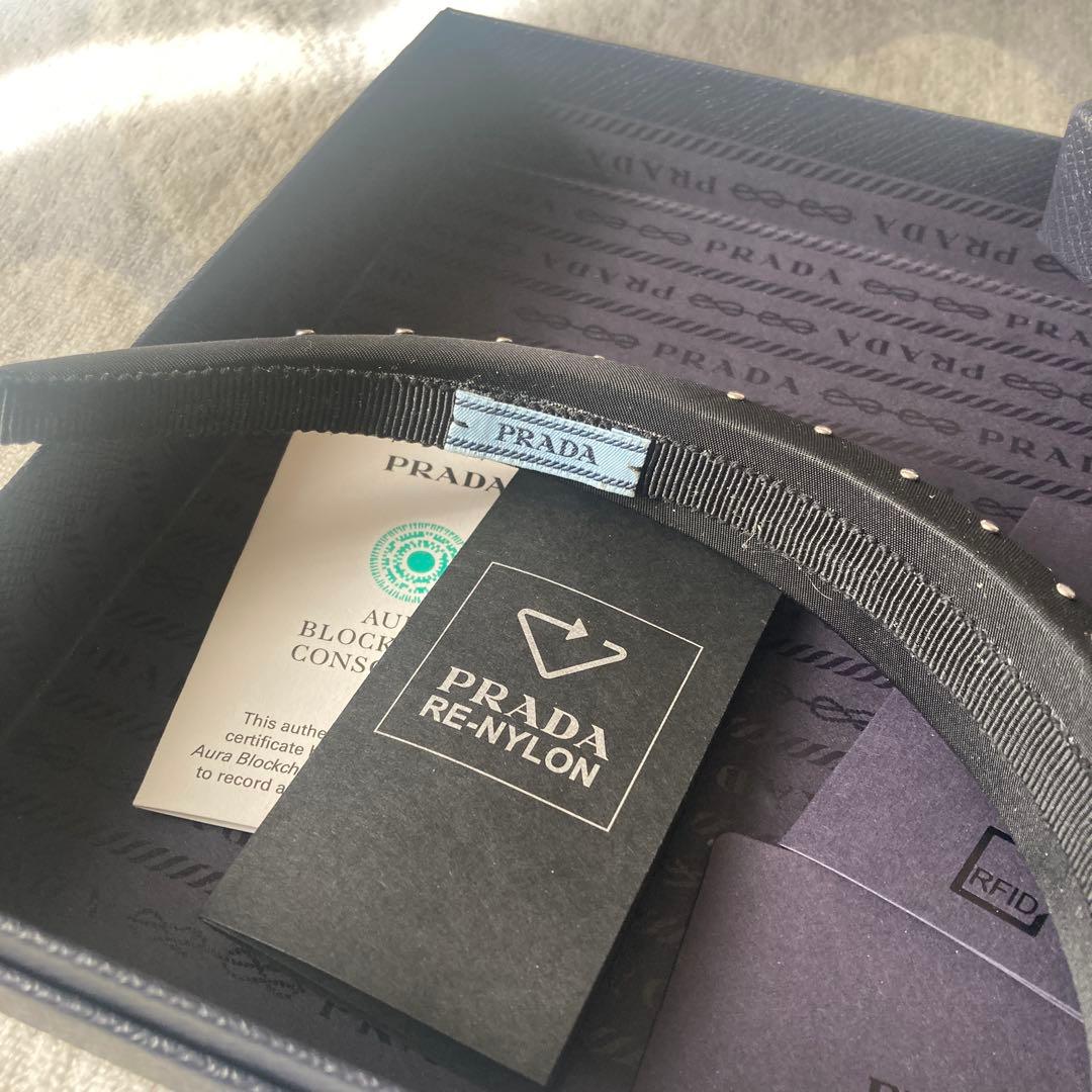 PRADAカチューシャ