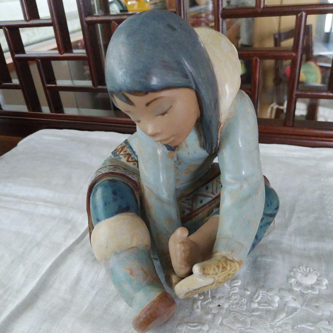 リヤドロ　(グレス）冷たい足のエスキモ―の少女