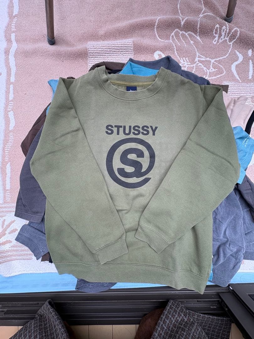 STUSSY オリーブ スウェット