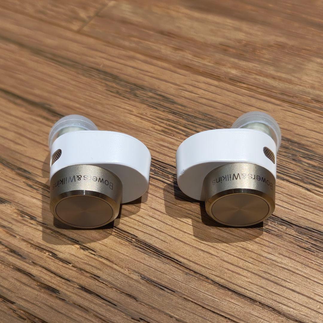 Bowers & Wilkins Pi7 ワイヤレスイヤホン（白色）
