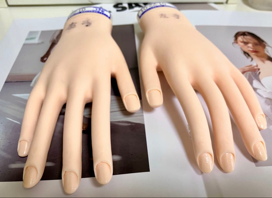 認定モデルハンド　10本エメリーボードとキューティクルシール付き　美品