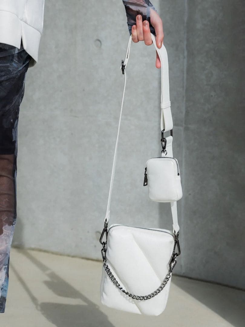 【人気完売品】GlamLips QUILTING マルチ ショルダーバッグ　白