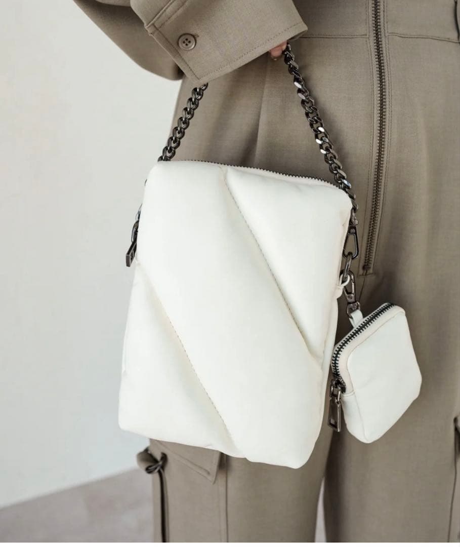 【人気完売品】GlamLips QUILTING マルチ ショルダーバッグ　白