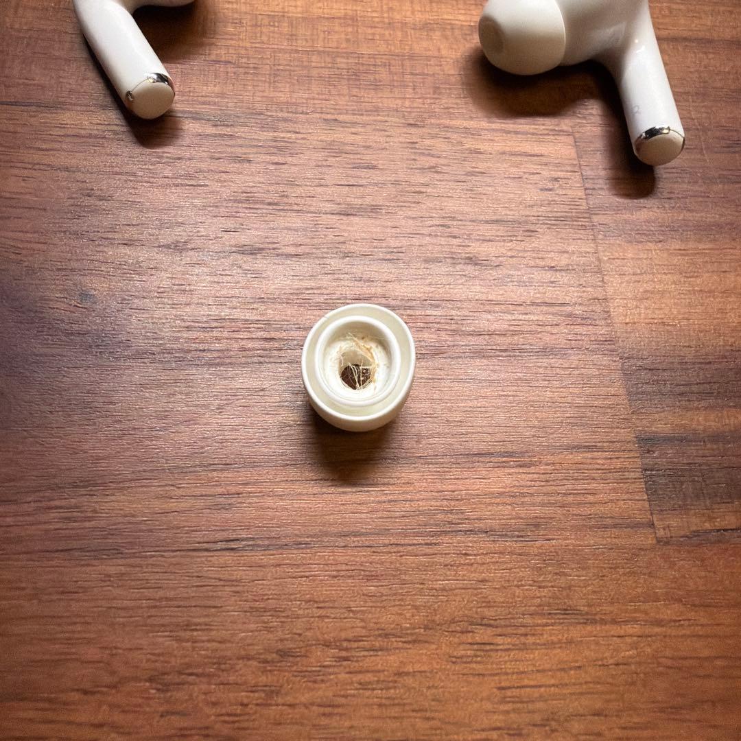 AirPods Pro2 本体 充電ケース 付属品(左イヤーチップのみ破損)