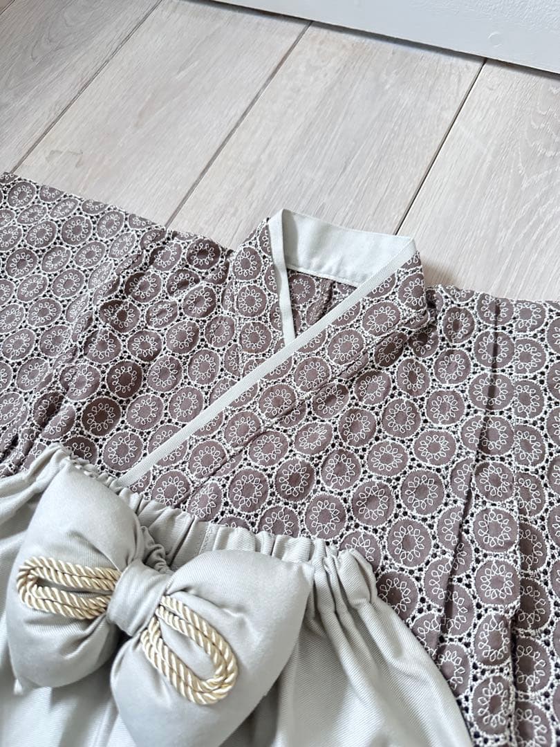 de袴　サークル柄　ブラウンベビー着物 ドレス ブラウン模様 大きなリボン