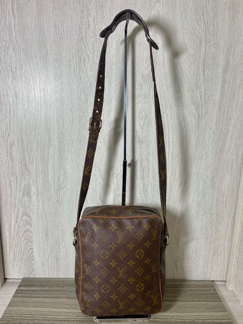ルイヴィトン　ショルダーバッグ　モノグラム　プチマルソー　レザー　肩掛け