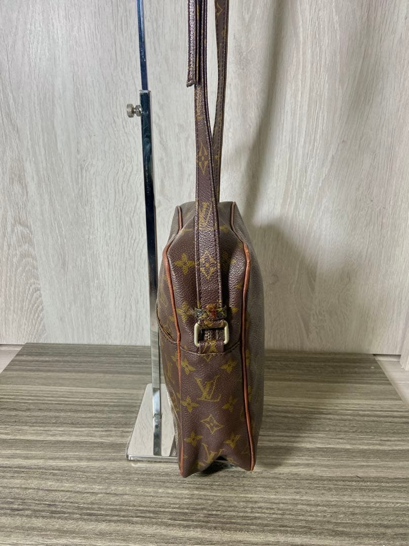 ルイヴィトン　ショルダーバッグ　モノグラム　プチマルソー　レザー　肩掛け