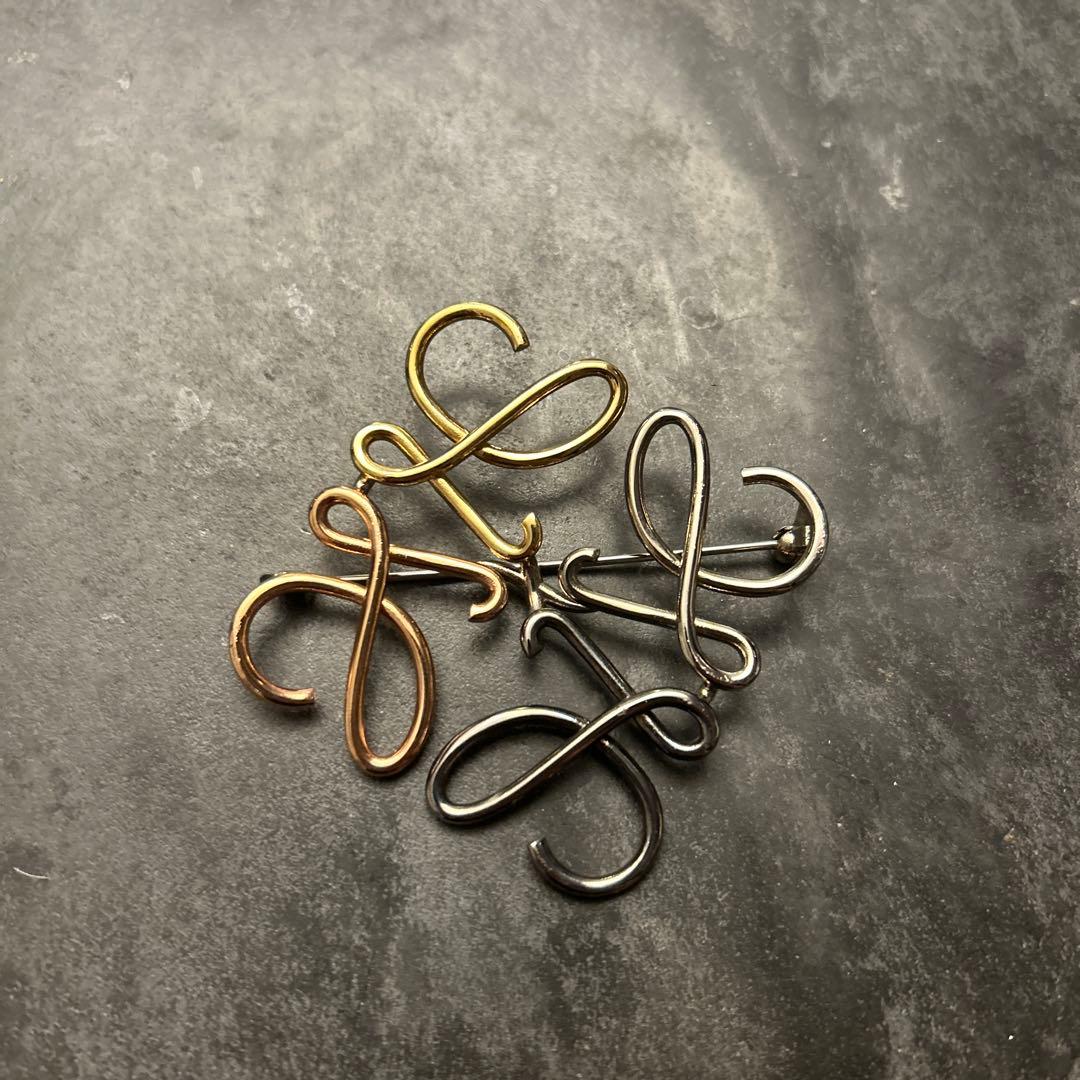 ロエベ　4色ブローチ