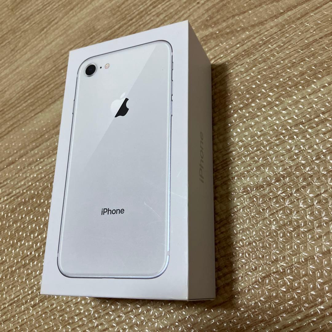SIMロック解除品 iPhone8 本体 64GB シルバー au 箱付き