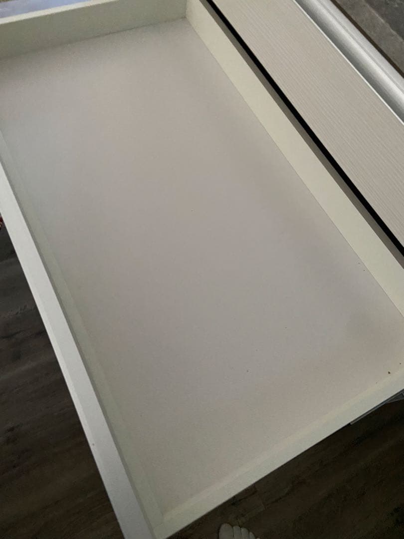 グレーの食器棚 4引き出し 3棚、カップボード、キッチン収納