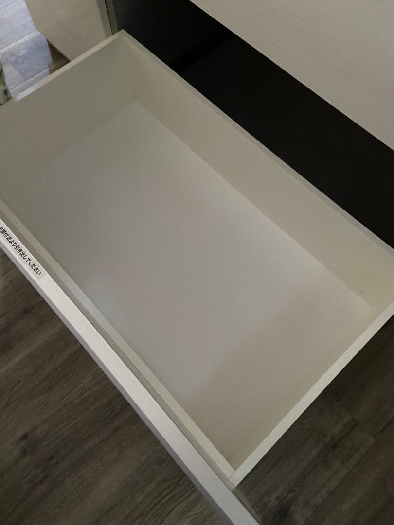 グレーの食器棚 4引き出し 3棚、カップボード、キッチン収納