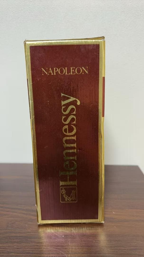 未開栓 ヘネシー ナポレオン コニャック 金キャップ 700ml 40% 箱付き