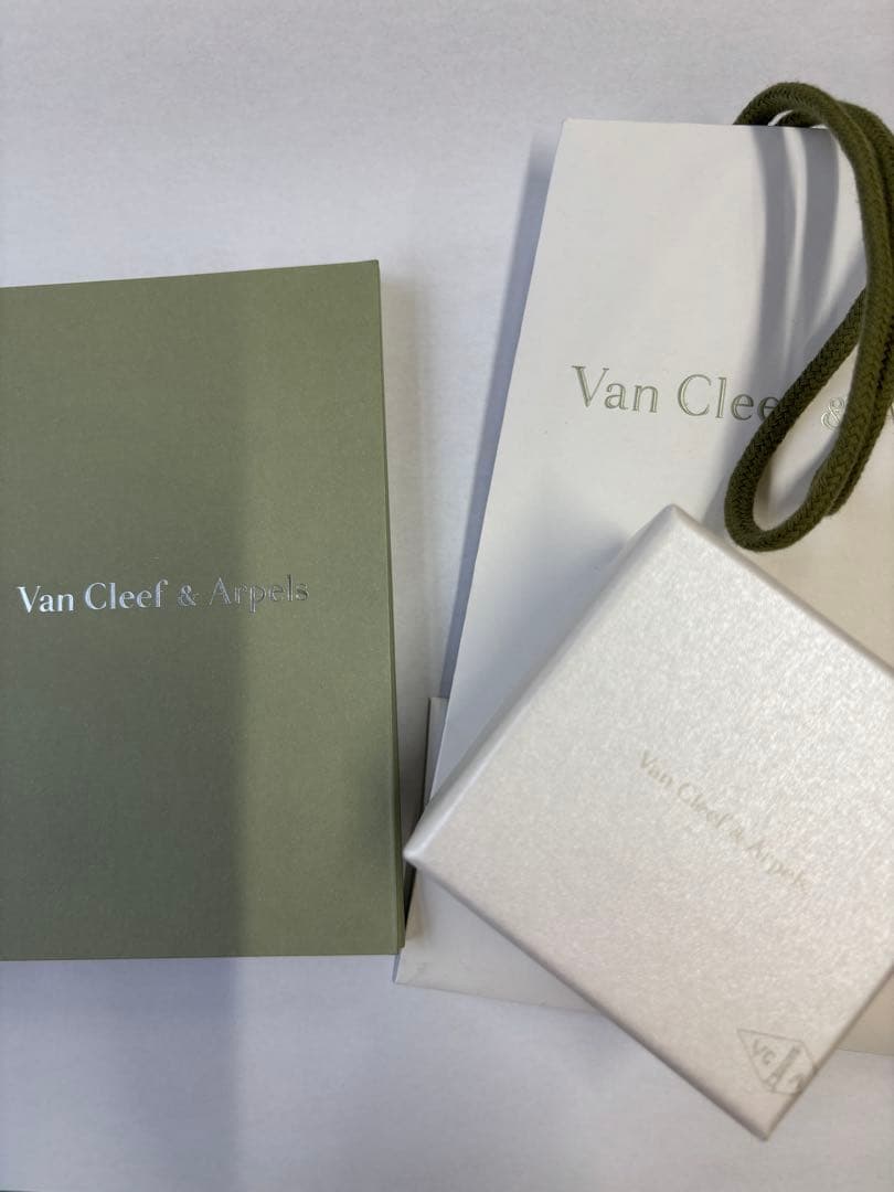 ヴァンクリーフ&アーペル　フリヴォルミニペンダント