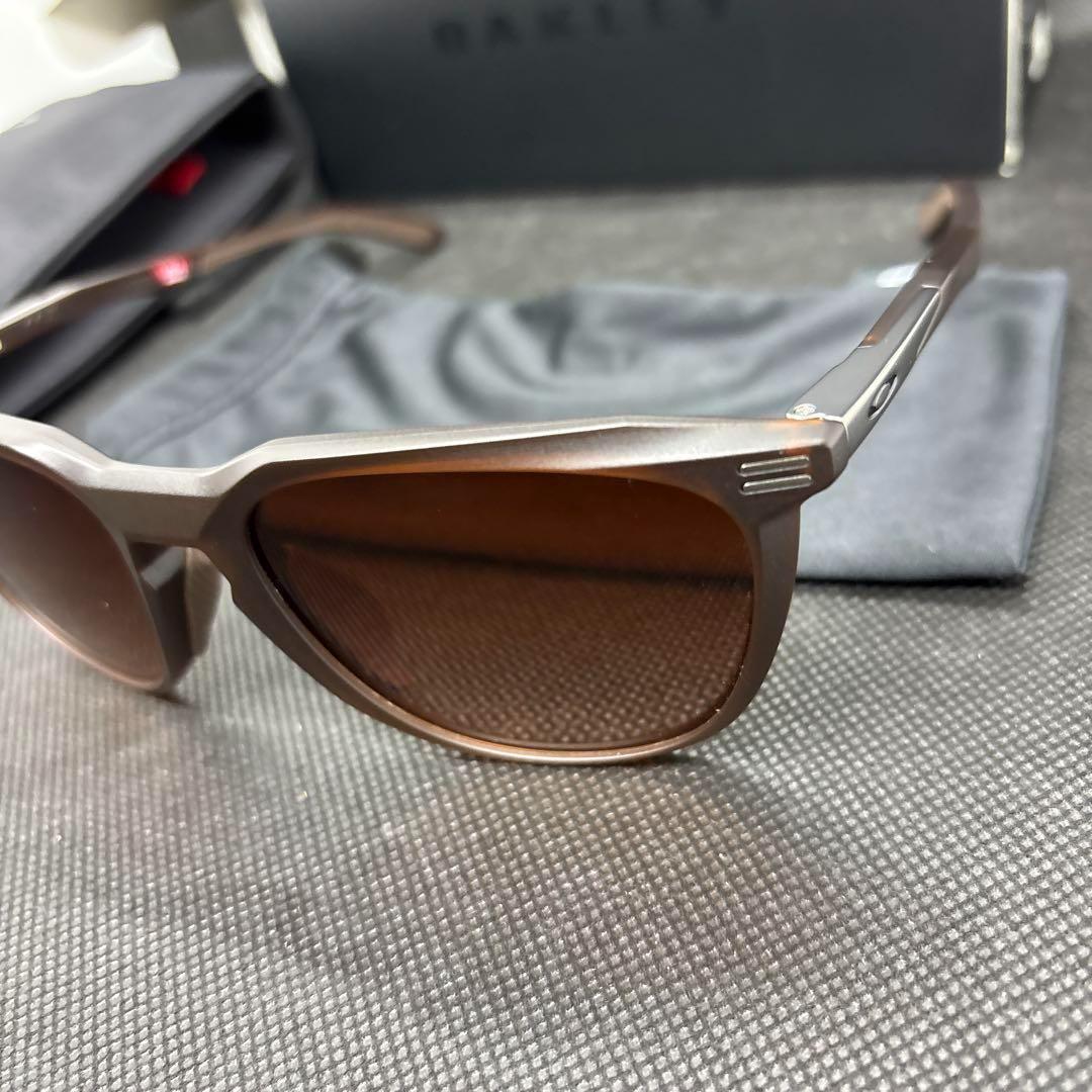 エ*ル様 Oakley オークリー thurso サーソー　OO9286A ブラ