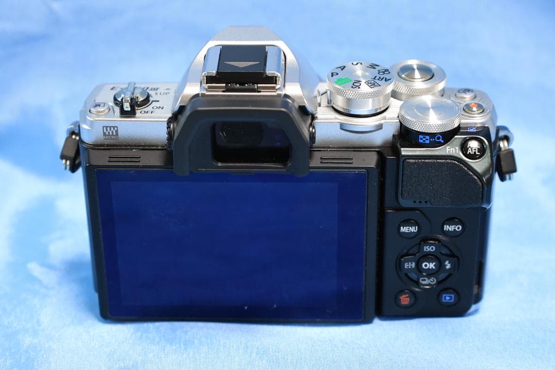 OLYMPUS OM-D E-M10 MarkⅢ　ダブルズーム