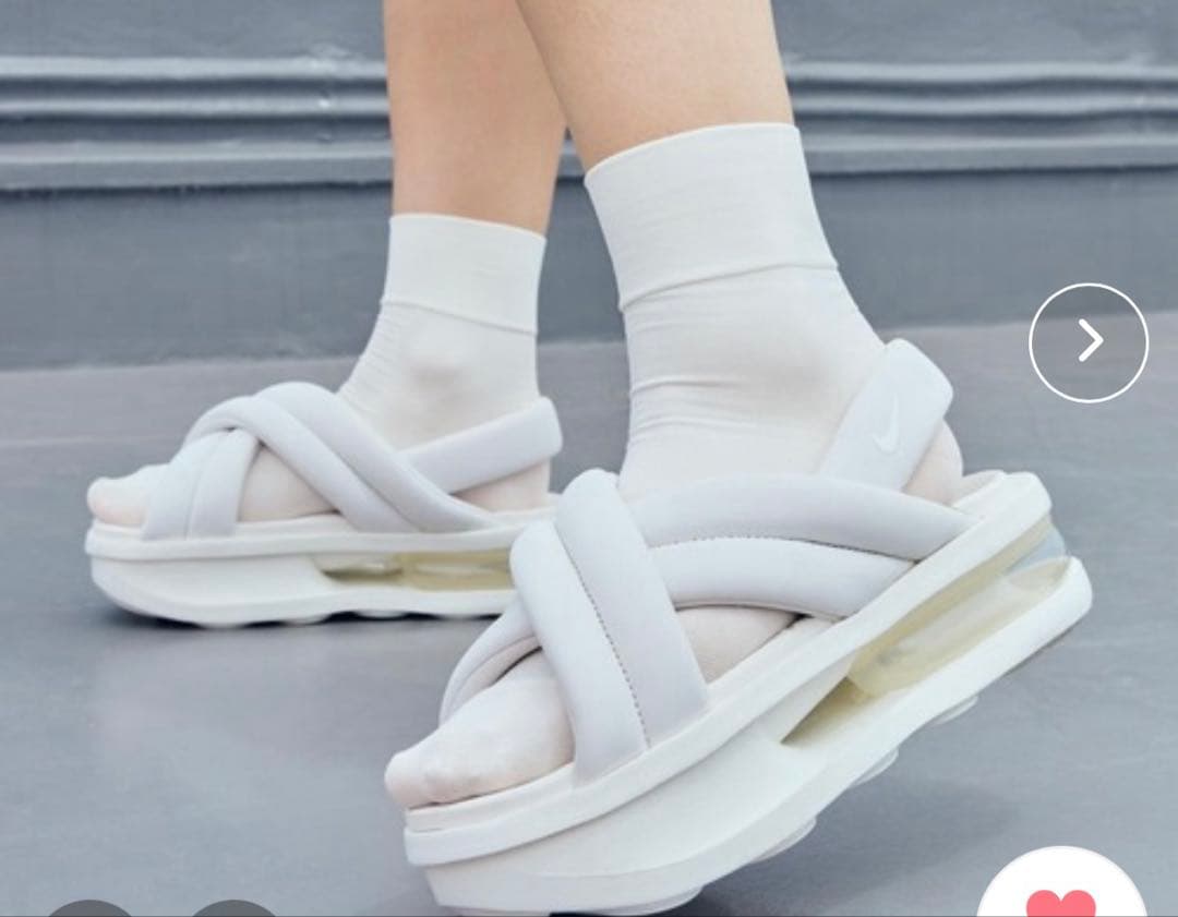 NIKE エア マックス アイラ ウィメンズサンダル