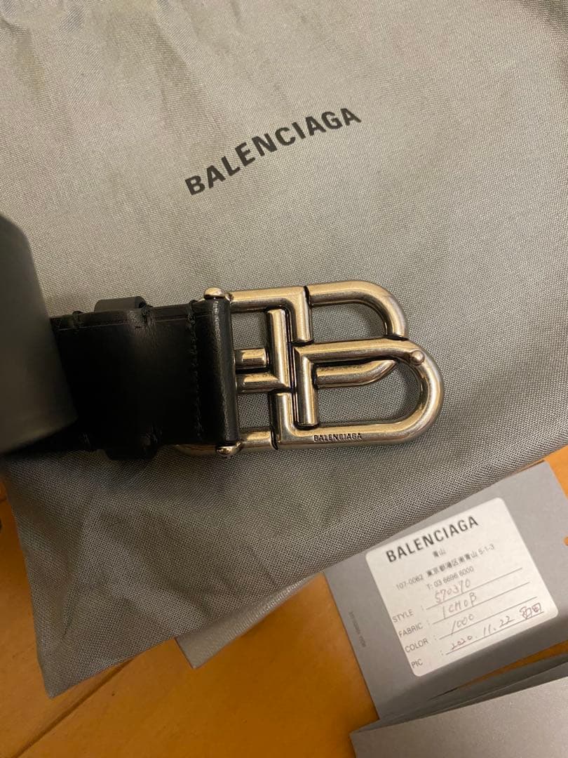 BALENCIAGA ブラックレザーロゴベルト