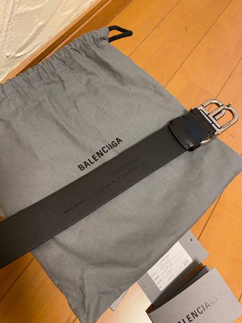 BALENCIAGA ブラックレザーロゴベルト