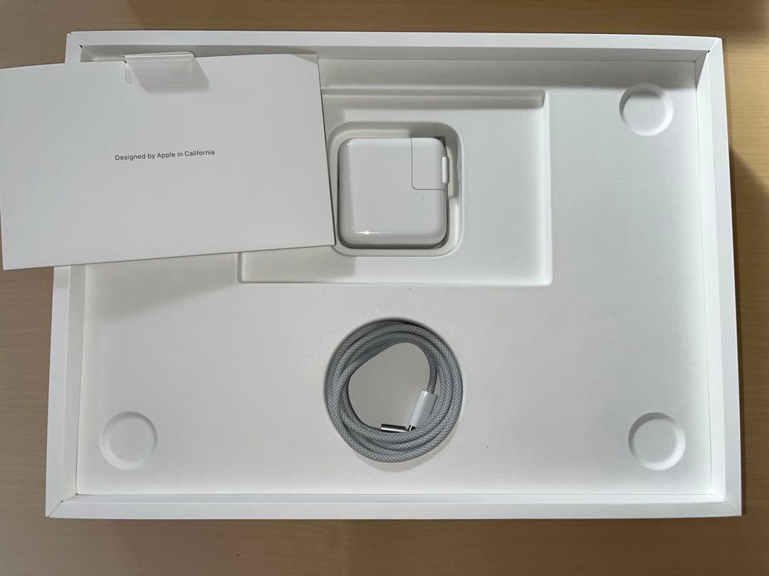 【極美品】MacBook Air M3 13インチ 16G 256G 充電11回